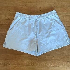 Lululemon cinchable waist shorts 3.5” bone  sz XL
